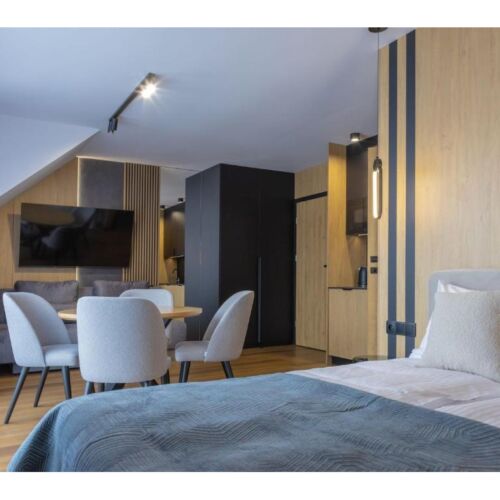 Apartament 4-osobowy z balkonem z 1 pomieszczeniem sypialnianym