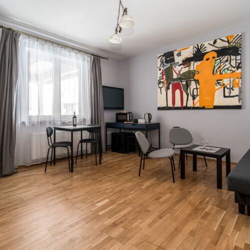 Apartament art la parter cu 2 camere pentru 4 pers. (se poate solicita pat suplimentar)
