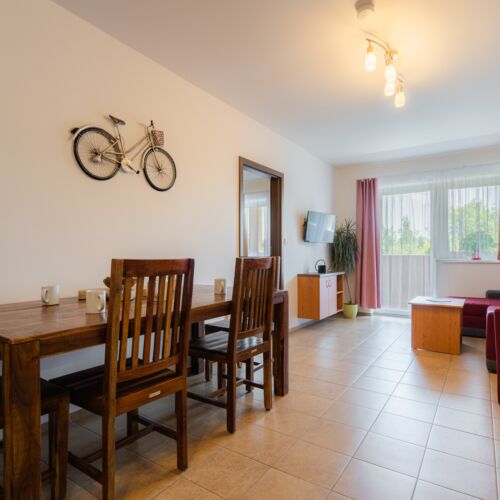 Apartament 4-osobowy z 2 pomieszczeniami sypialnianymi (możliwa dostawka)