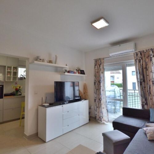 Apartament 3-osobowy z klimatyzacją z tarasem z 1 pomieszczeniem sypialnianym A-22974-a