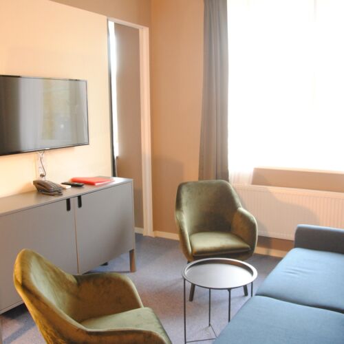 Upstairs 1-Room Apartment for 2 Persons ensuite (extra bed available)