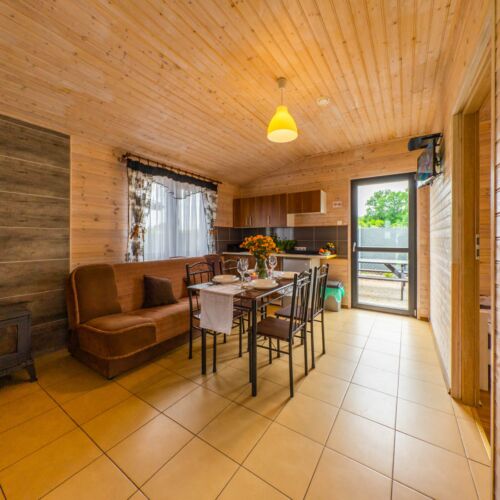 Domek drewniany 6-osobowy cały dom Przyjazny podróżom rodzinnym (możliwa dostawka)