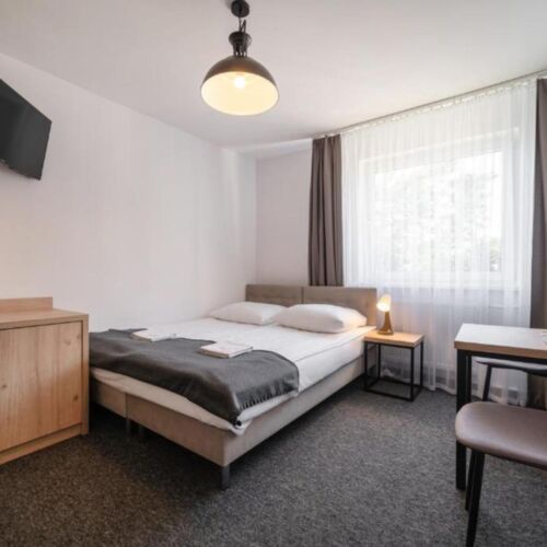 Pokój 2-osobowy ze wspólną łazienką (możliwa dostawka)