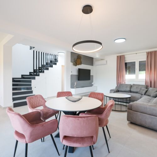 Apartament family cu terasă cu 3 camere pentru 6 pers. (se poate solicita pat suplimentar)