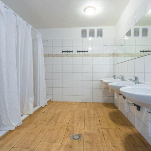 Domek letniskowy 2-osobowy ze wspólną łazienką ze wspólną łazienką