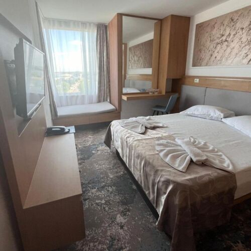 Camera dubla standard cu vedere partiala la mare Hotel Delfinul 4*