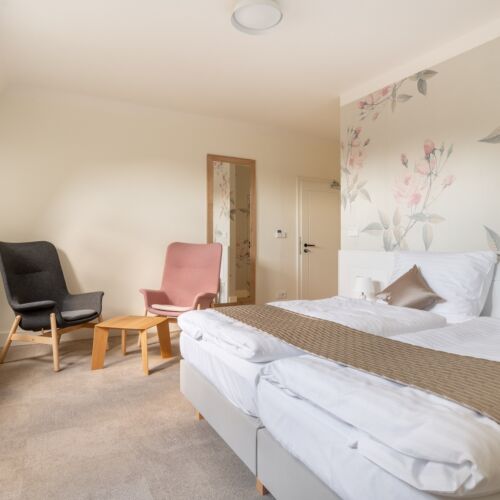 Upstairs 1-Room Apartment for 2 Persons