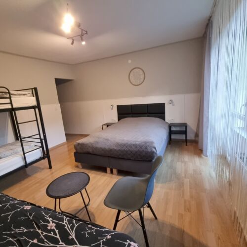 Izba s balkónom pre 6 os. na poschodí
