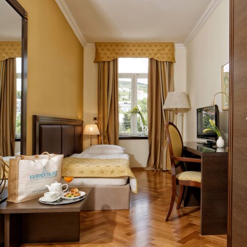 Air Conditioned Single Room ensuite