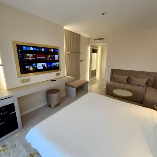 Deluxe Pool Side Quadruple Room