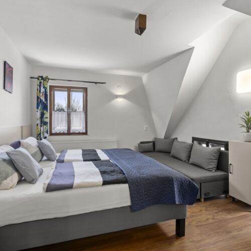 Upstairs 2-Room Apartment for 4 Persons with Kitchenette
