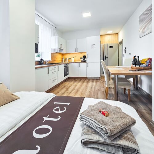 Upstairs 1-Room Apartment for 2 Persons with Own Kitchen