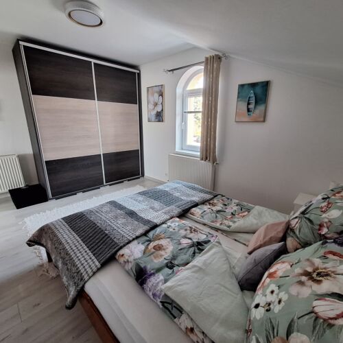 Whole House House for 4 Persons with Garden