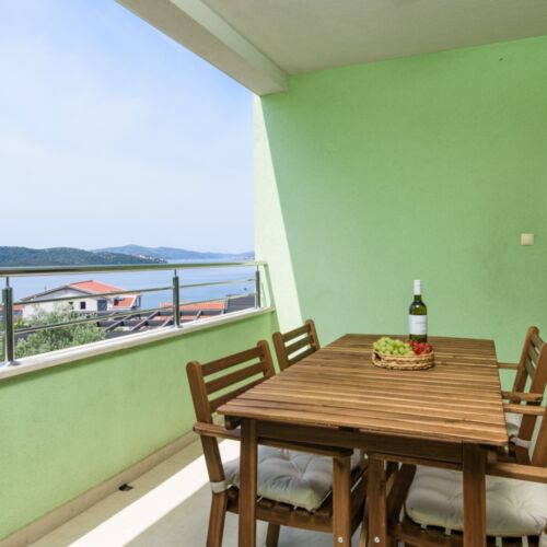 Deluxe Sea View 3-Room Apartment for 6 Persons