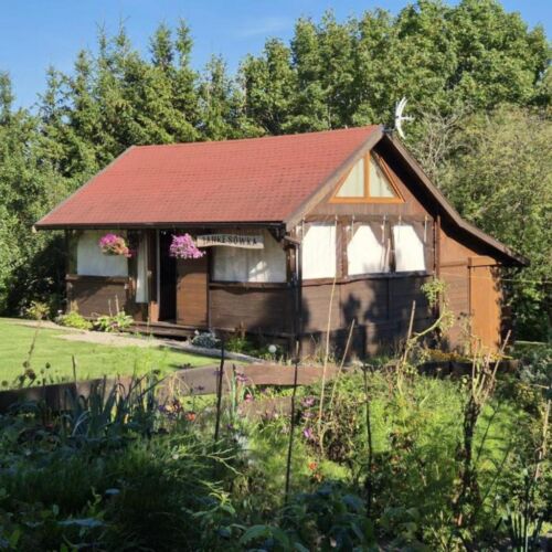 Cabană cu baie cu chicinetă proprie pentru 10 pers. (se inchirieaza doar integral)