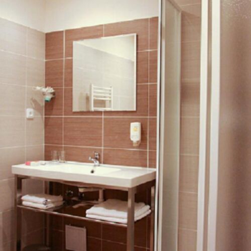 Twin Room (extra beds available)