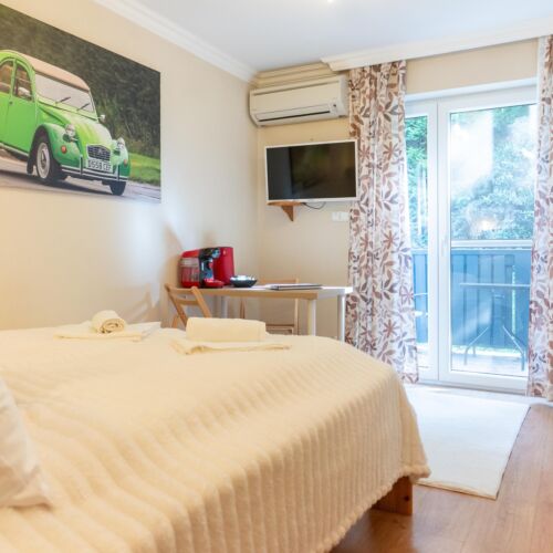 Garden View Pleasant Interior Design Double Room