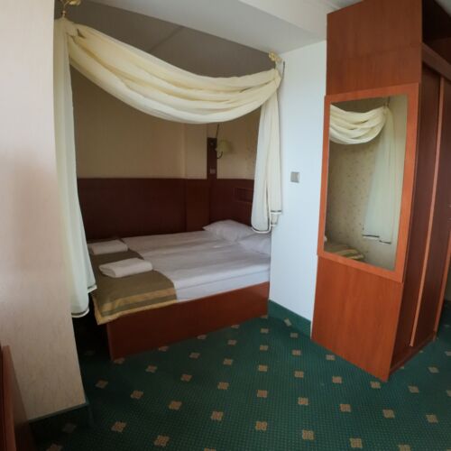 Standard Plus View to the Lake Quadruple Room