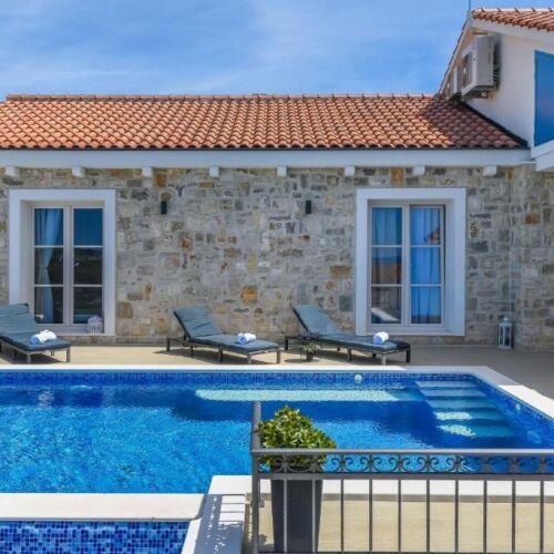 Sea View 3-Room Air Conditioned Apartment for 6 Persons K-25561