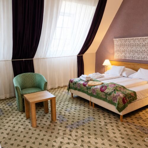 Twin Room (extra bed available)