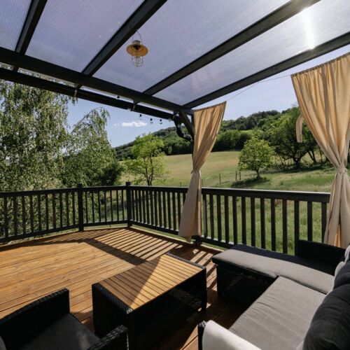 Panoramic Whole House Guesthouse for 4 Persons