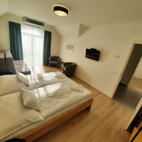 2-Room Suite for 6 Persons