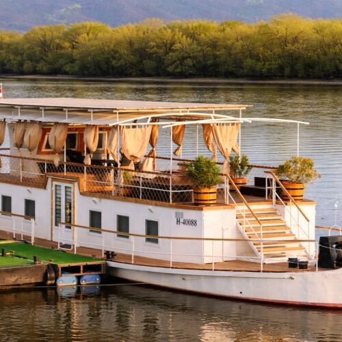 Deluxe River View 3-Room Apartment for 6 Persons