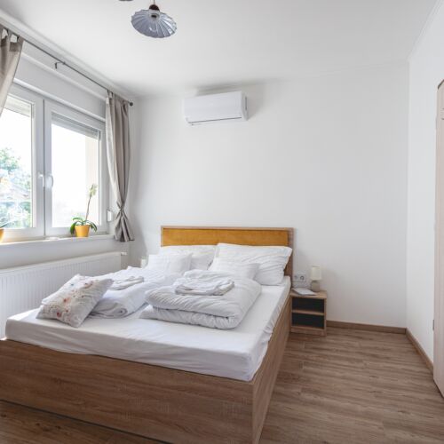 Double Room with Bathtub air Conditioned (extra bed available)