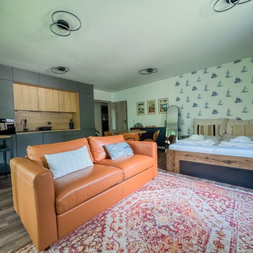 Upstairs Lux 2-Room Apartment for 5 Persons