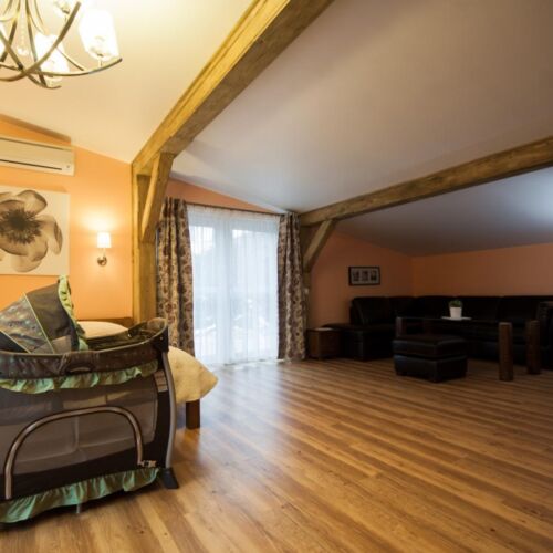 Mountain View 2-Room Air Conditioned Apartment for 6 Persons