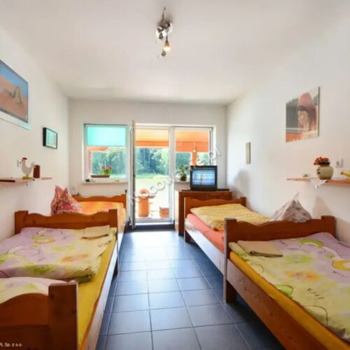 5 Person Room