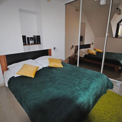 Mountain View Upstairs 2-Room Apartment for 6 Persons
